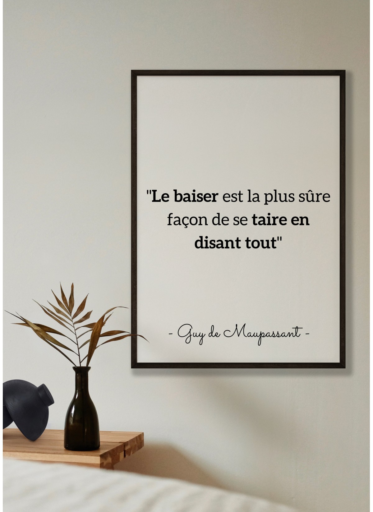 Affiche Citation Guy de Maupassant : "Le baiser est la plus sûre…"
