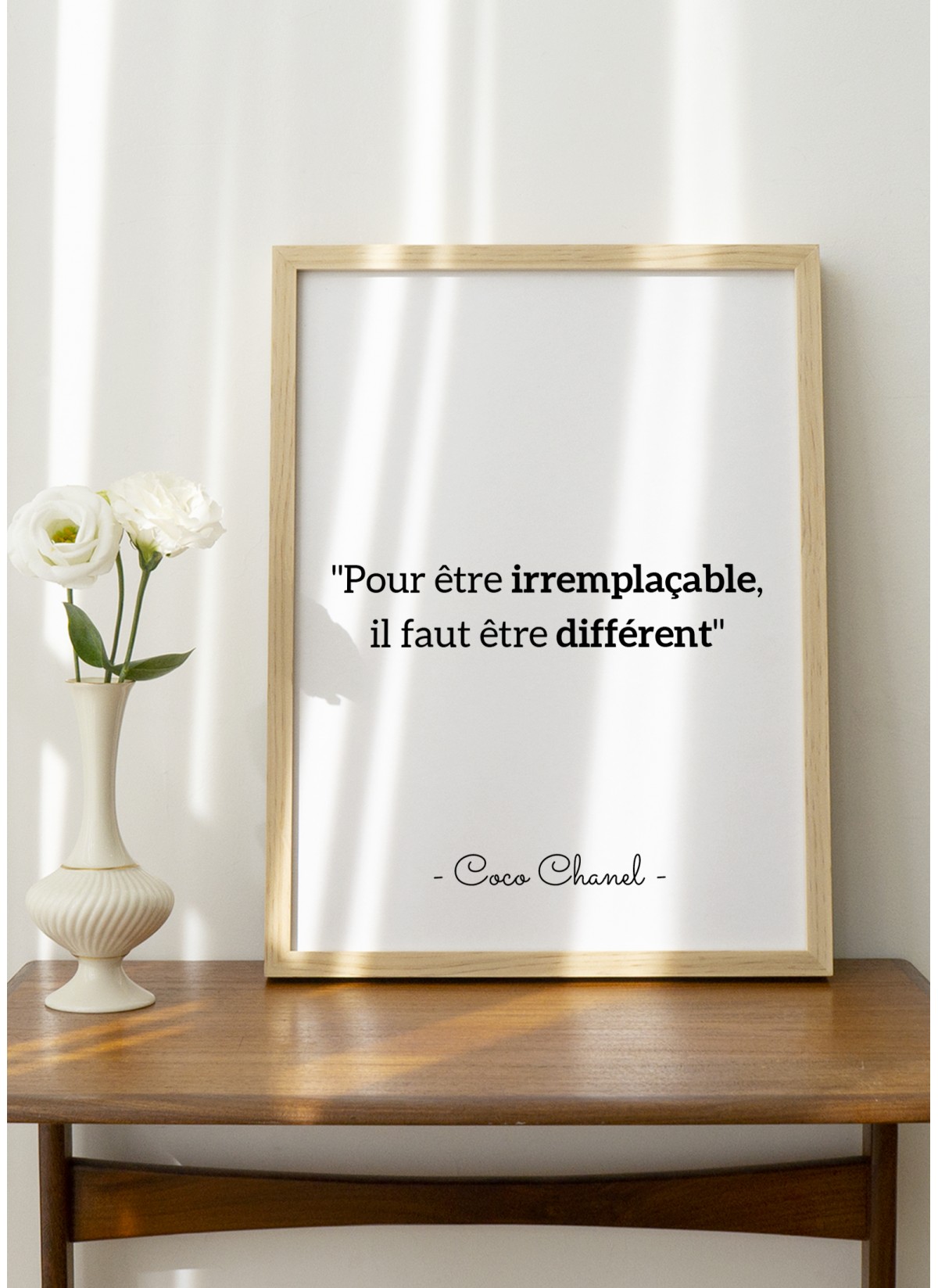Affiche Citation Coco Chanel : "Pour être irremplaçable…"
