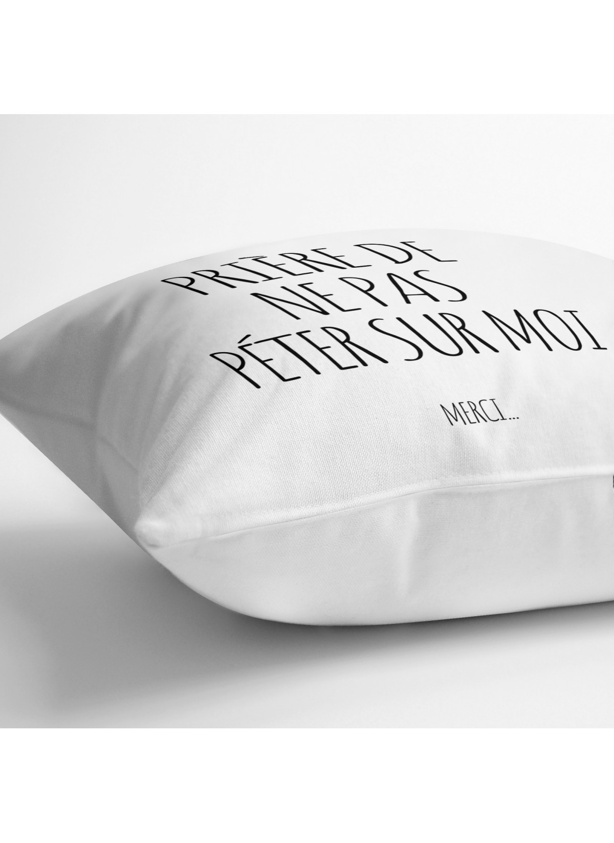 Coussin "Prière de ne pas péter sur moi"